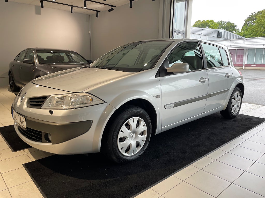 Renault Mégane 5-dörrar 1.6 **Endast 8100mil** (Vinterhjul ingår)