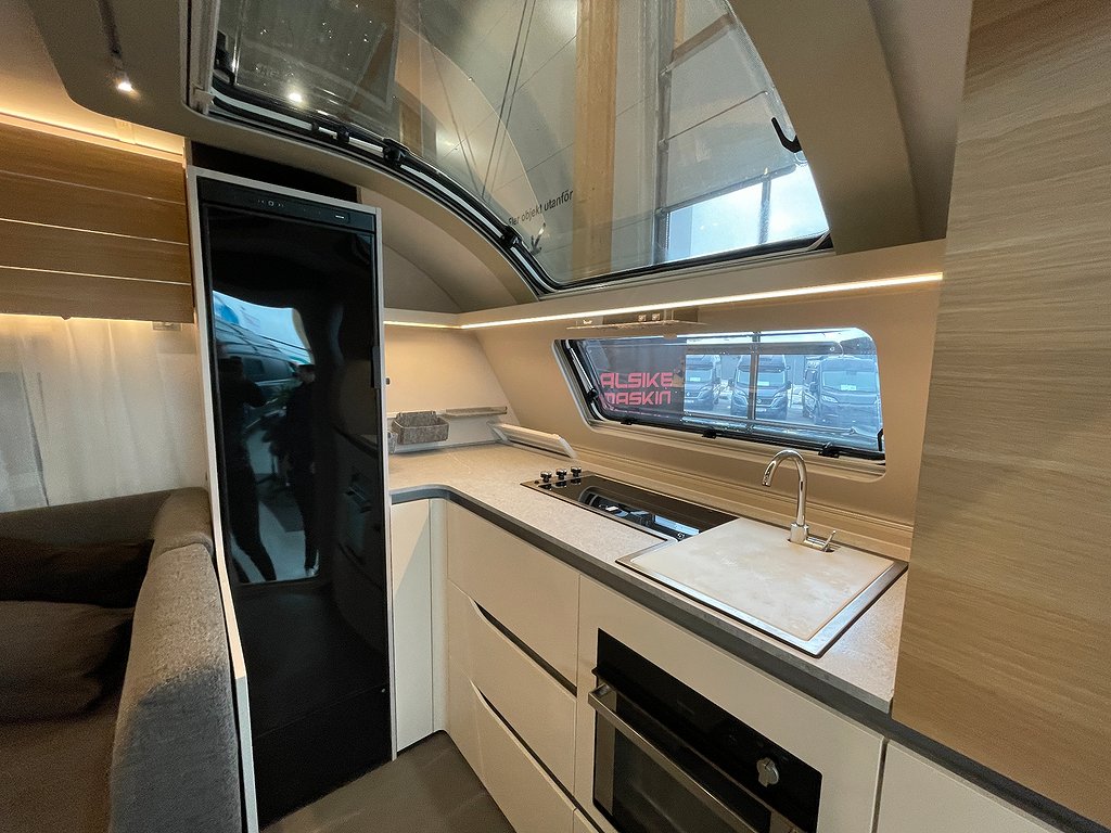 Adria Adora 613 HT / ALDE / Solcell / Långbäddar / Ugn - Adria