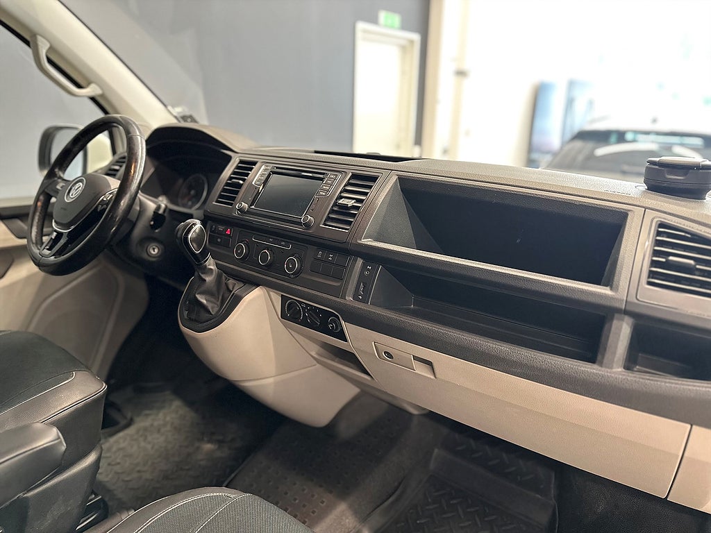 Volkswagen Transporter TwinCab T32 2.0 TDI 4Motion/DRAG/NAV/VÄRM/