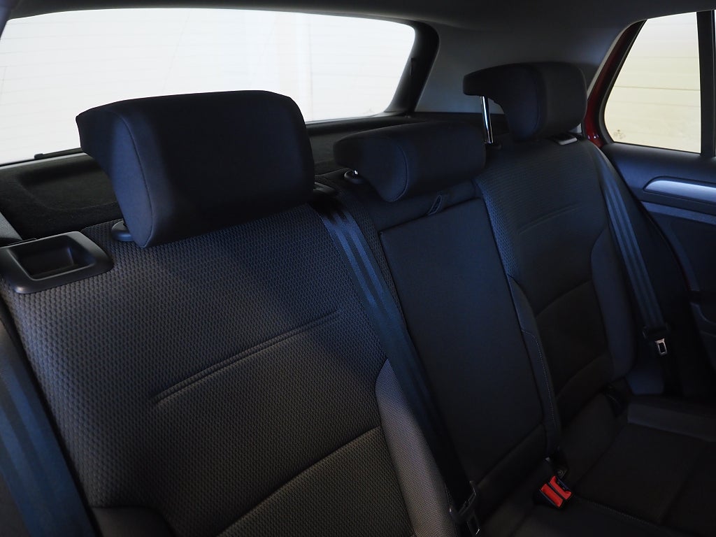 Volkswagen Golf 1.6 TDI 115hk D-Värmare Backkamera Adaptiv Farthållare 2018