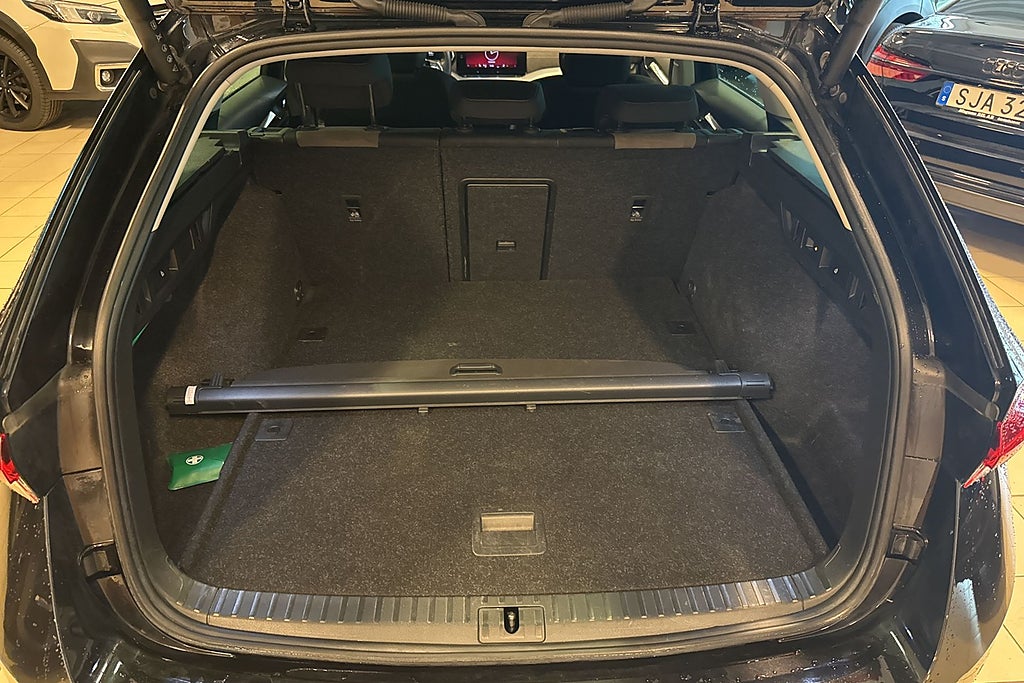 Skoda Octavia Scout 2.0 TDI 4x4 D-värmare Drag Kamera Moms Vhjul miniatyr 13