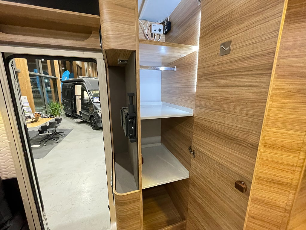 Adria Sonic Supreme 810 SC/Hyd-stöd/AC bodel/Solcell/Drag/Automat180hk - Adria