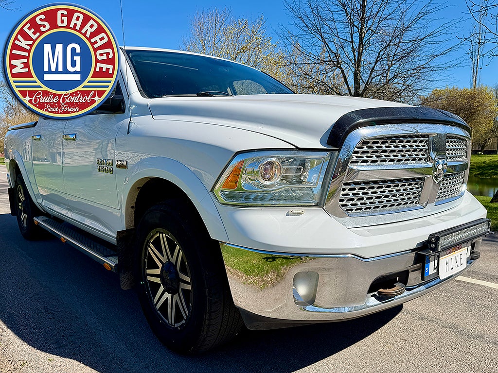 Dodge RAM LARAMIE 5.7L HEMI CREW CAB • GÄRNA BYTE ÄLDRE USA-BIL!
