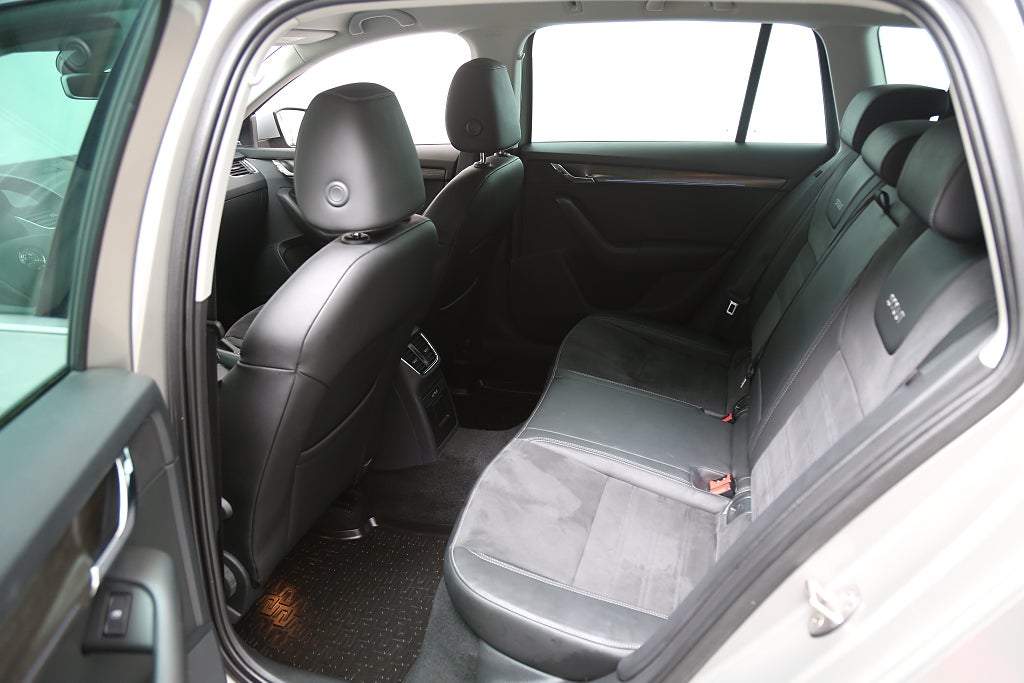 Skoda Octavia Scout 2,0 TDI 4x4 Premium Aut P-värme Dragkrok 2019