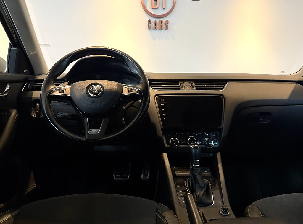 Skoda Octavia Scout 2.0 TDI SCR 4x4 PREMIUM D-VÄRMARE KELYSS CANTON B-KAM