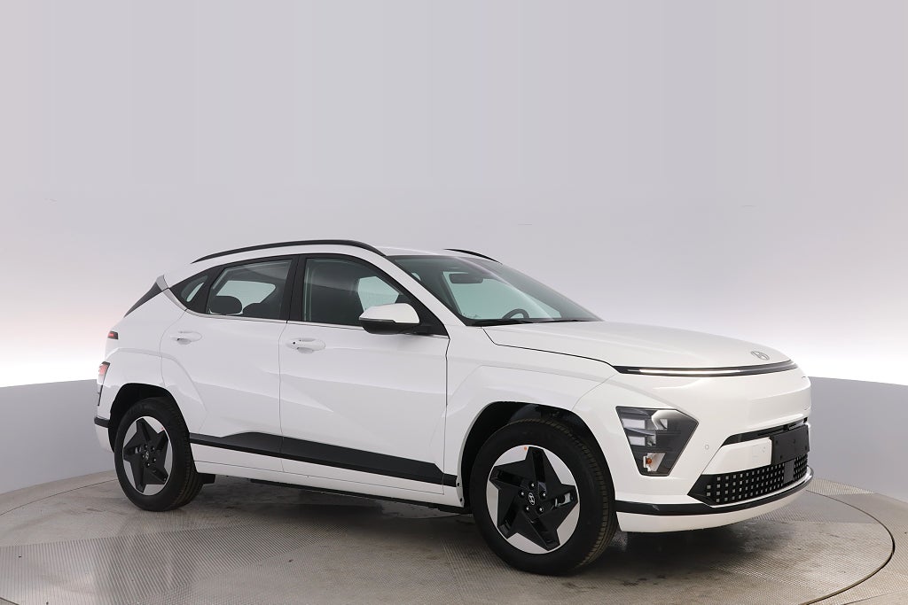 Hyundai Kona  EV Essential 65,4 kWh Privatleasing  5595 kr  