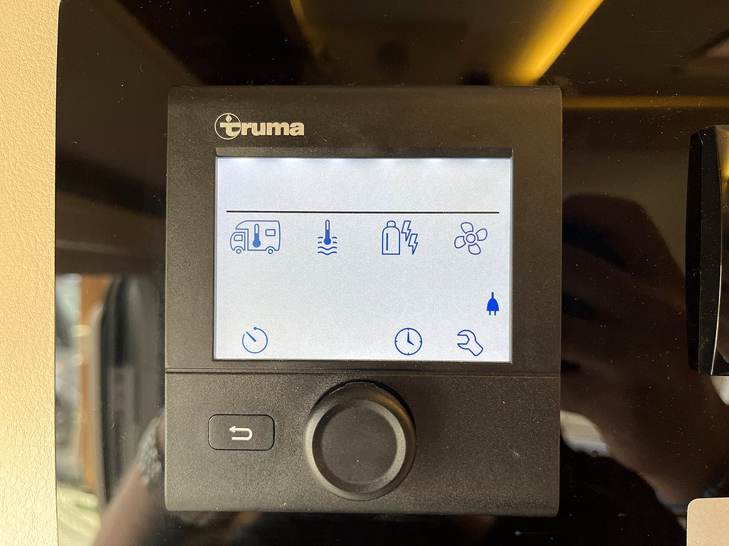 Adria Sonic Plus 700 SL / Automat 150hk / Solcell x2 / Ugn - Adria