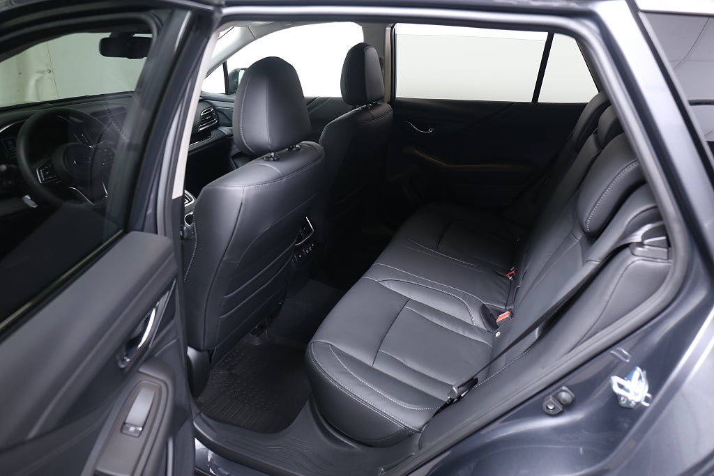 Subaru Outback Limited| 3 fria Service.