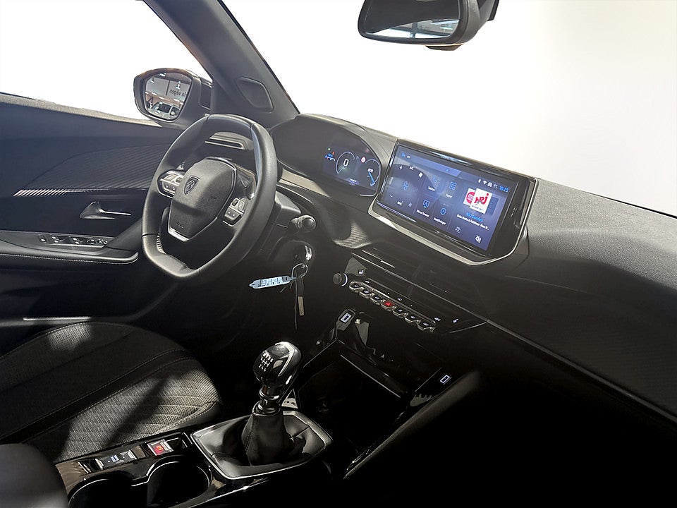 Bild på Peugeot 2008 Allure 1.2 PT 130hk CARPLAY P-SENSORER