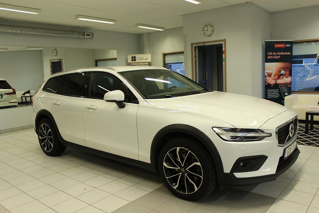 Volvo V60 Cross Country B4 AWD Momentum 