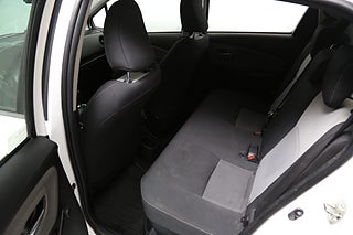 Halvkombi Toyota Yaris 24 av 25