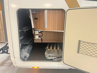 Husbil-integrerad Eura Mobil INTEGRA 760 HS 12 av 31