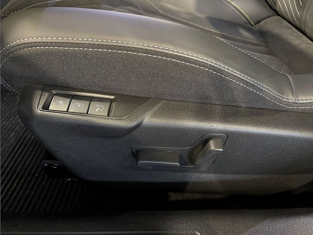 Bild på Peugeot 2008 GT 1.2 PT 130hk Aut - B-KAMERA, CARPLAY