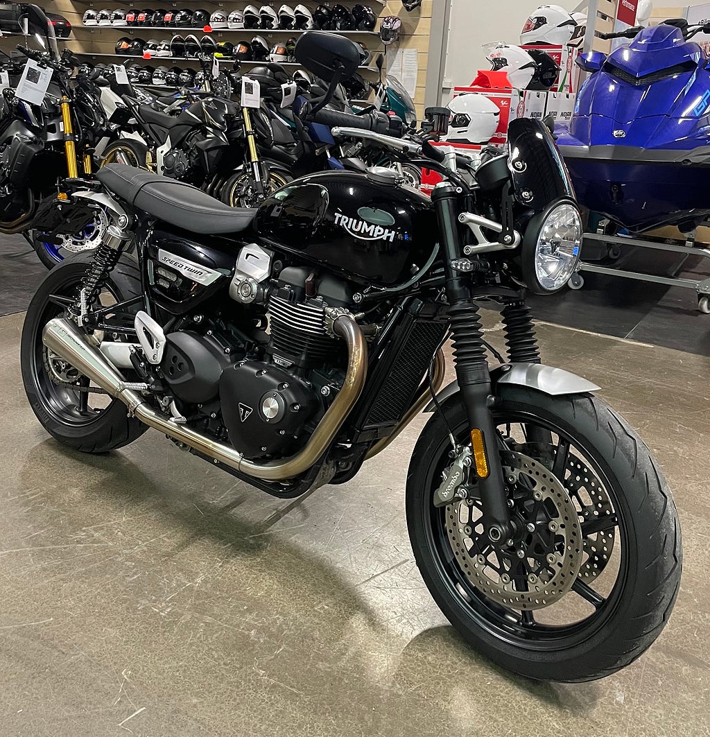 Triumph Motorcycles SPPED TWIN 1200 ABS 500 MIL HANDVÄRME SLIP-ON utt.20