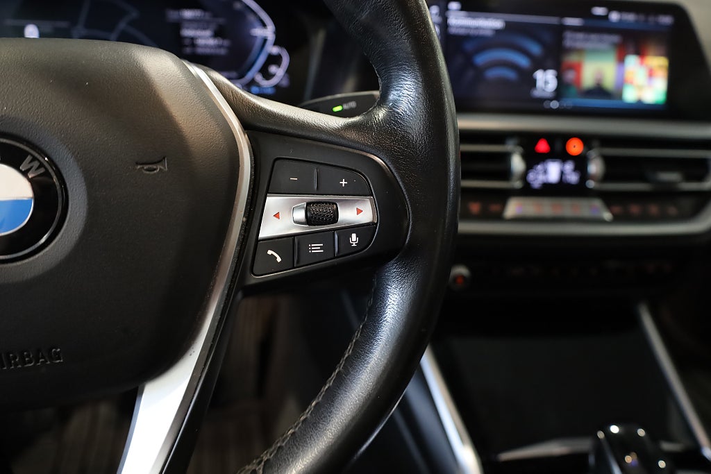 BMW 330e Sedan Steptronic Sport line Navi CarPlay Leasbar