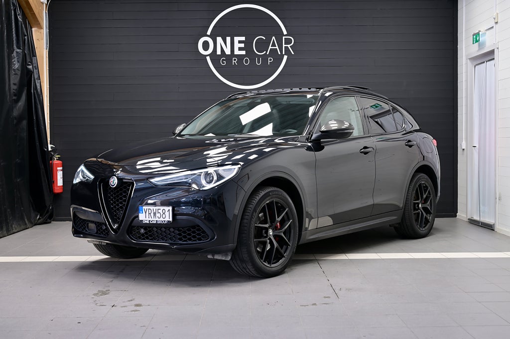 Alfa Romeo Stelvio 2.0 Turbo 16V Q4 Black Tech Pano H/K Kamera 280hk
