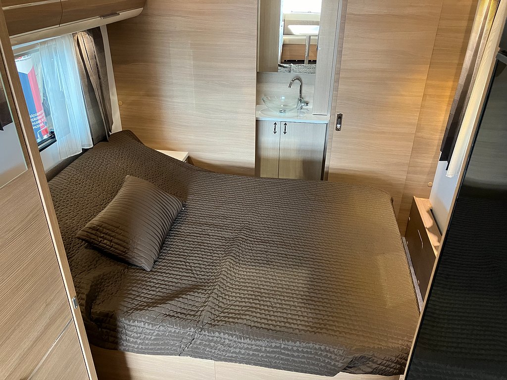 Adria Adora 613 UT / Mover / Queenbed / Alde / - Adria