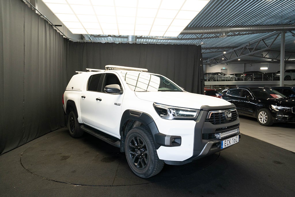 Toyota Hilux AWD Invincible KÅPA LÄDER D-VÄRM DRAG KAMERA JBL MOMS