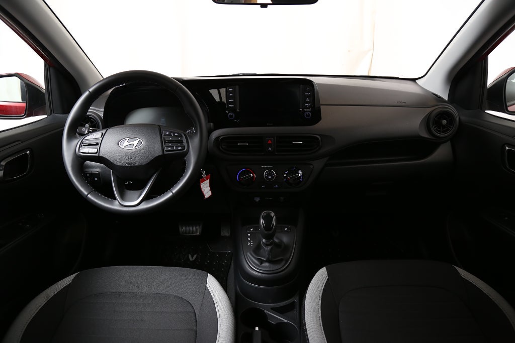 Hyundai i10 1,0 AMT Automat l P-sensorer l Backkamera l 2-tons lack 2025