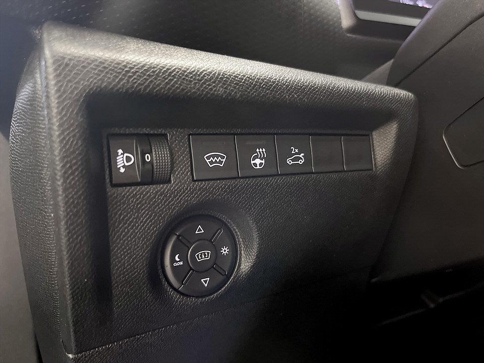 Bild på Citroën C4 X Shine 1.2 PT 130hk Aut - 360-KAMERA, CARPLAY