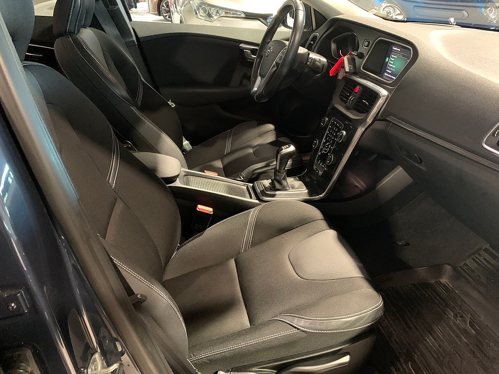 Volvo V40 T3 152hk Momentum | Business Adv | Intellisafe | Navi 2018