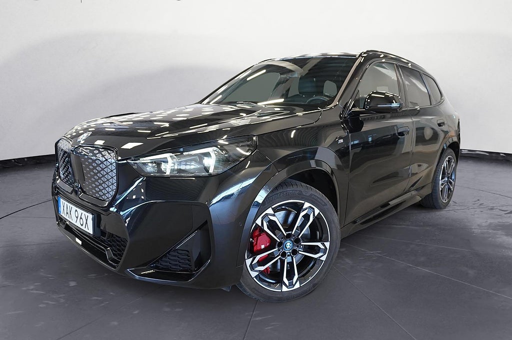 BMW iX1 xDrive30 M-Sport Pro Business Innovation DAP Adaptiva LED 19 |