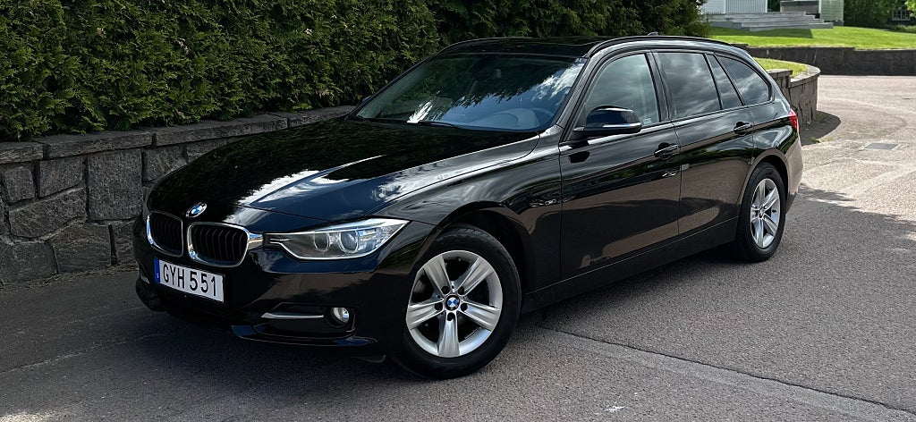 BMW 318D Touring Steptronic Panorama GPS Värmare Rattvärme 