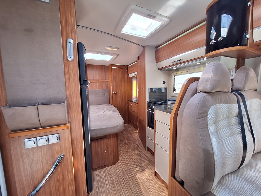 Adria Coral S 680 ST Dubbelbädd, Solcell, 5'e Stol