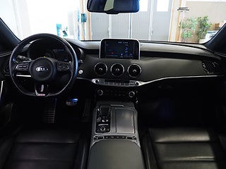 Halvkombi Kia Stinger 15 av 24