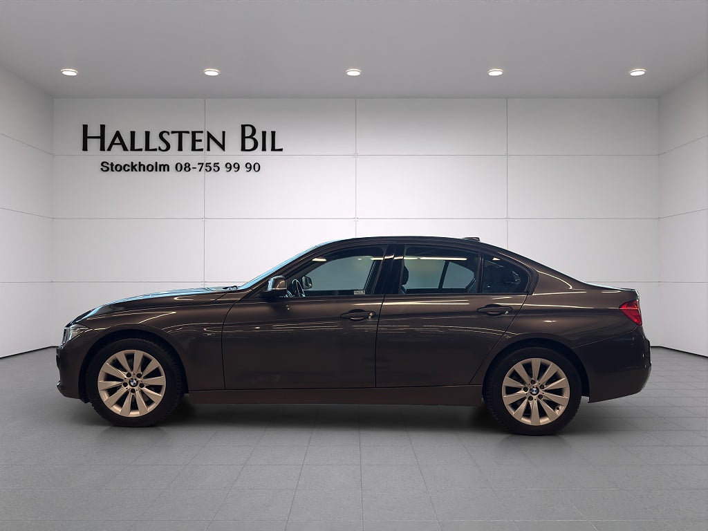 BMW 328i Sedan Sport line Navigation PDC Svensksåld