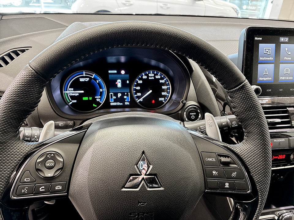 Bild på Mitsubishi Eclipse Cross Bus black Edition PHEV 2.4 MIVEC 188hk Aut 4WD B-KAMERA