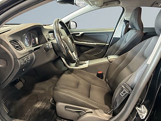 Volvo V60 D4 AWD Aut Värmare Ccokpit Farthållare Nyserv Psens S&V – bild 7