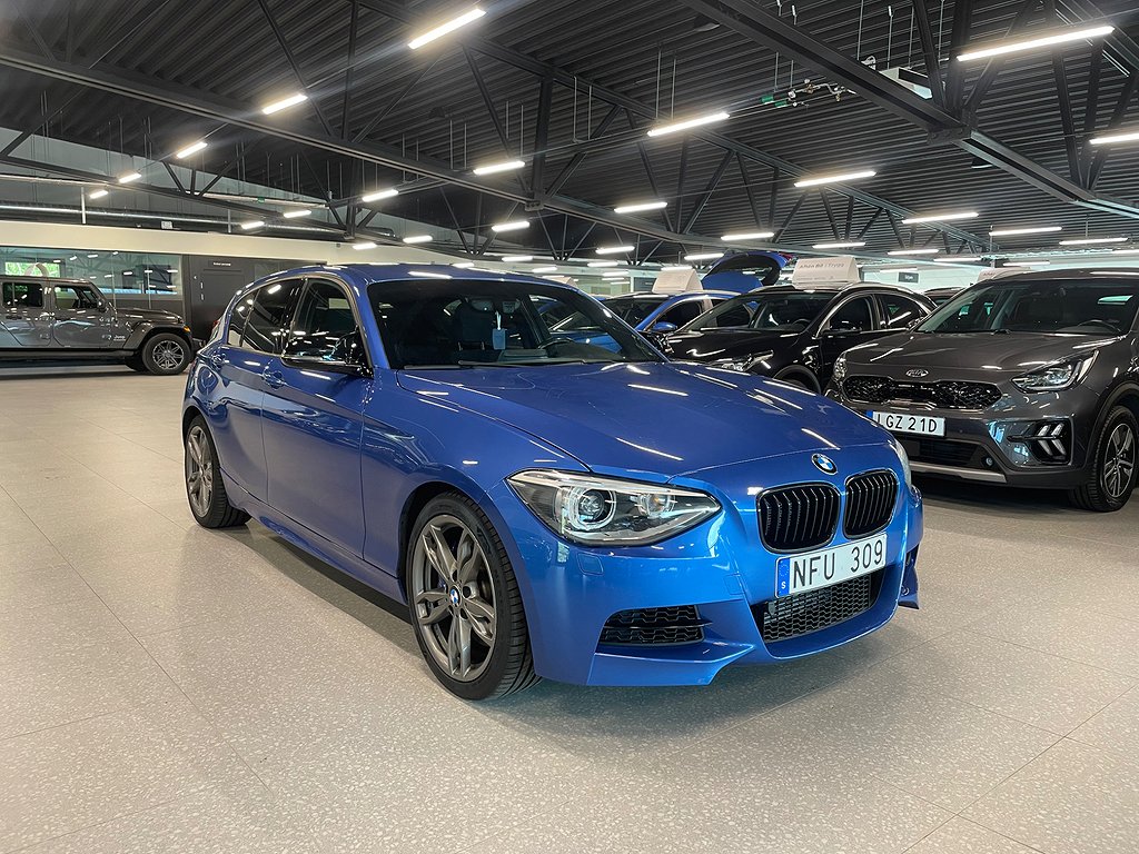 BMW M135i xDrive 5-dörrars Steptronic - Miltek, H/K, SV-Såld