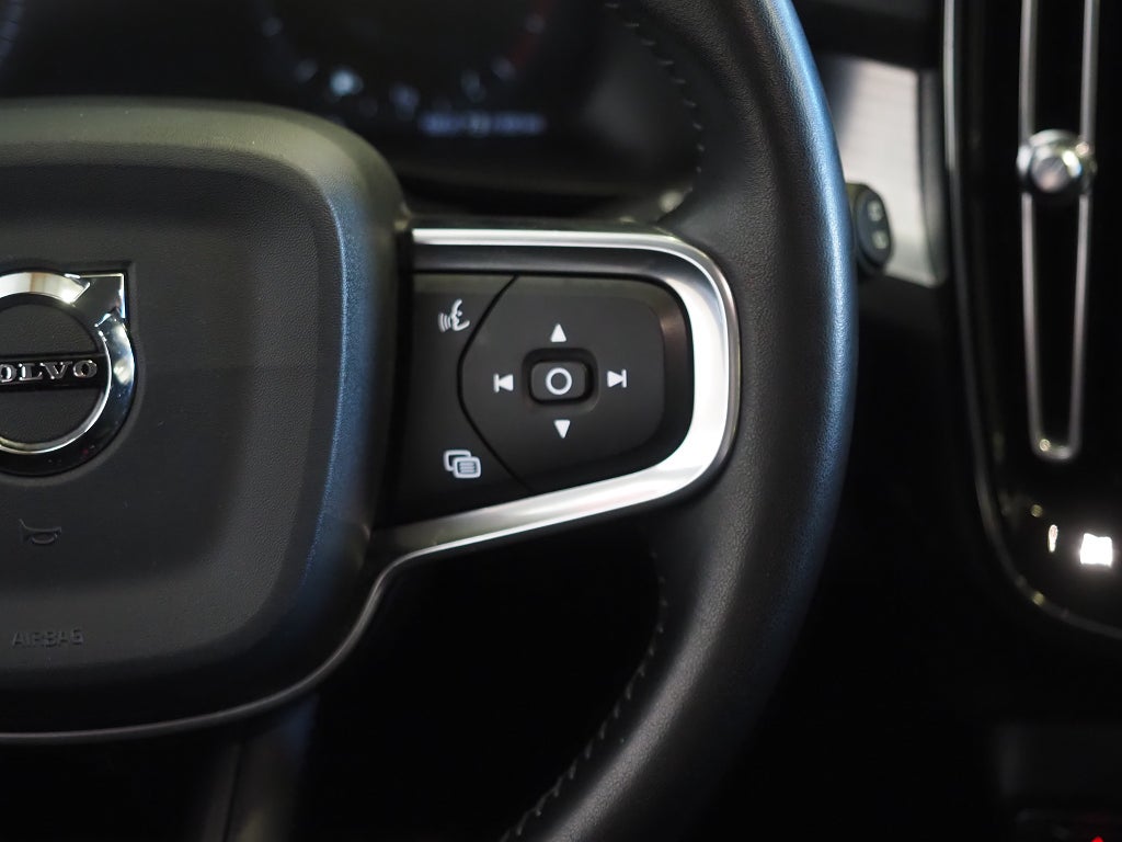 Volvo XC40 D3 AWD Geartronic Momentum 150hk | B-Kamera | Drag | 2020