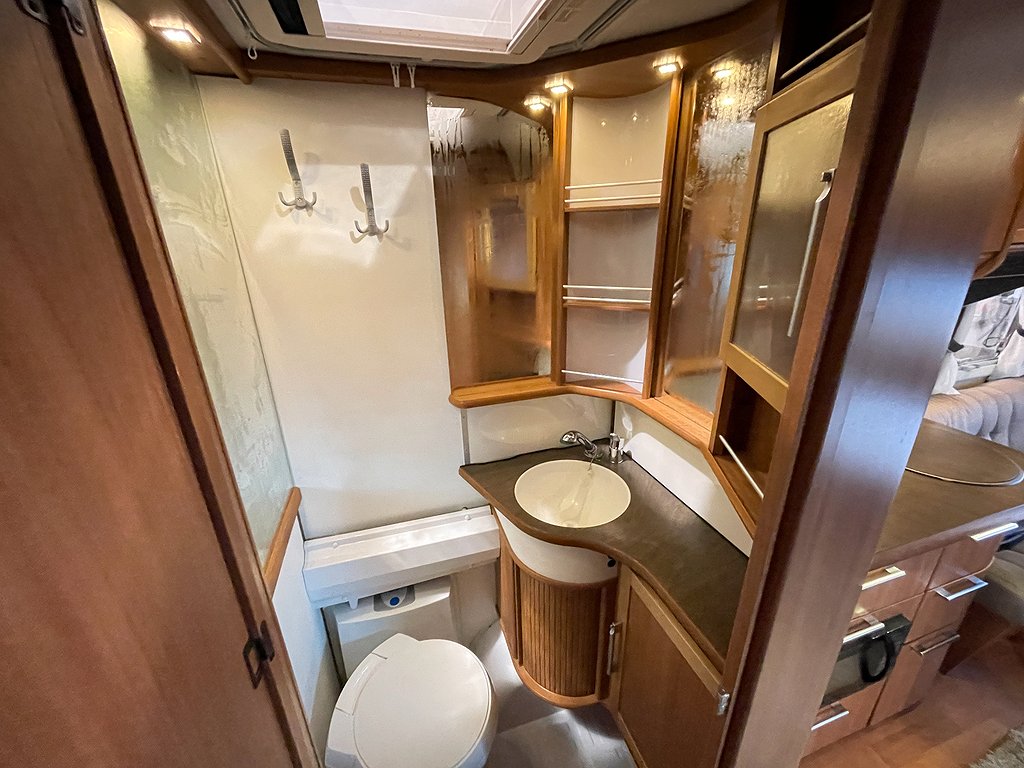 Kabe Ametist 560 GLE KS /Solcell/AC/ALDE/Markis/Långbädd - Kabe