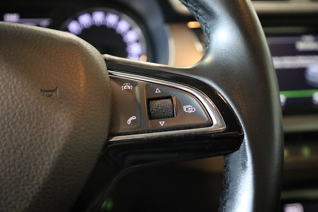 Skoda Fabia 1.2 TSI Style M-Värme CarPlay PDC Blåtand 2017