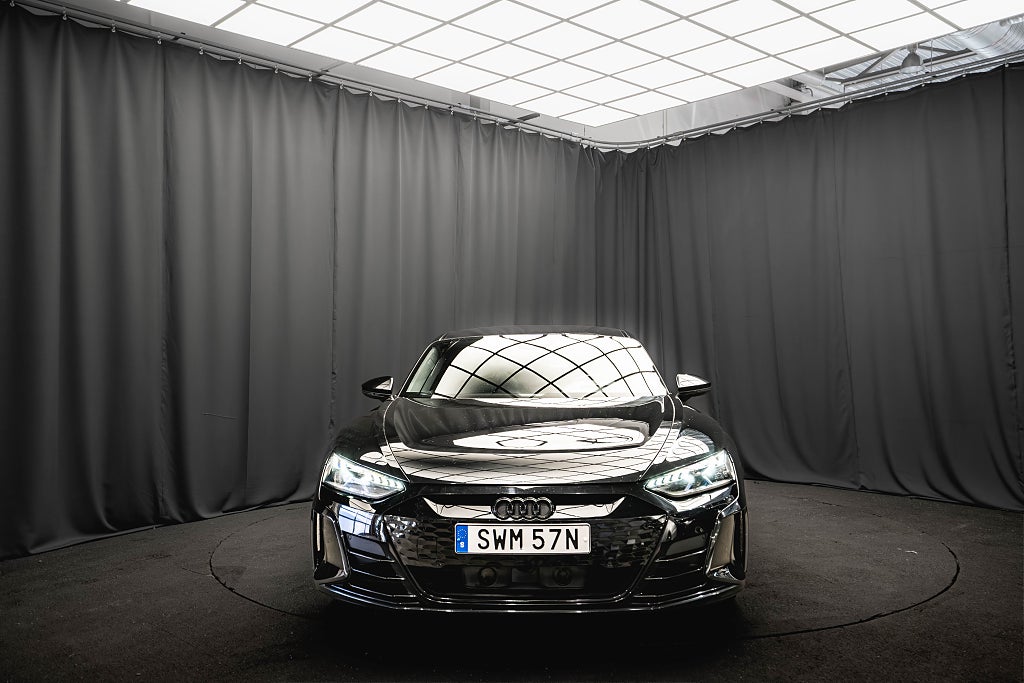 Audi E-Tron GT Q DYNAMIK+ PANO B&O LUFTFJÄDRING 21'' MOMS 360° HUD