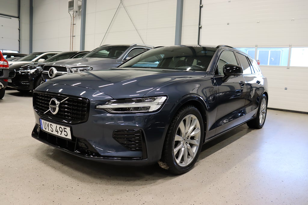 Volvo V60 Recharge T8 AWD R-Design Pano Läder H/K Drag 456hk