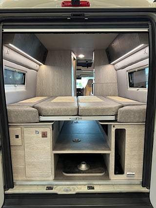 Husbil-halvintegrerad Robeta Kronos 180HK AUT Stor soffa bak! Långbädd & Popup-tak 17 av 29