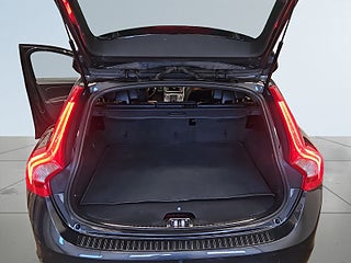 Volvo V60 D5 Plug-in Hybrid AWD Summum Navi/Pvärm/Skinn/BT/Drag