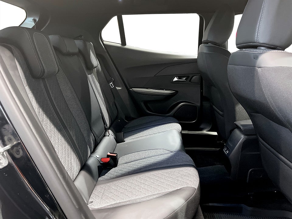 Bild på Peugeot 2008 Allure 1.2 PT 130hk CARPLAY P-SENSORER