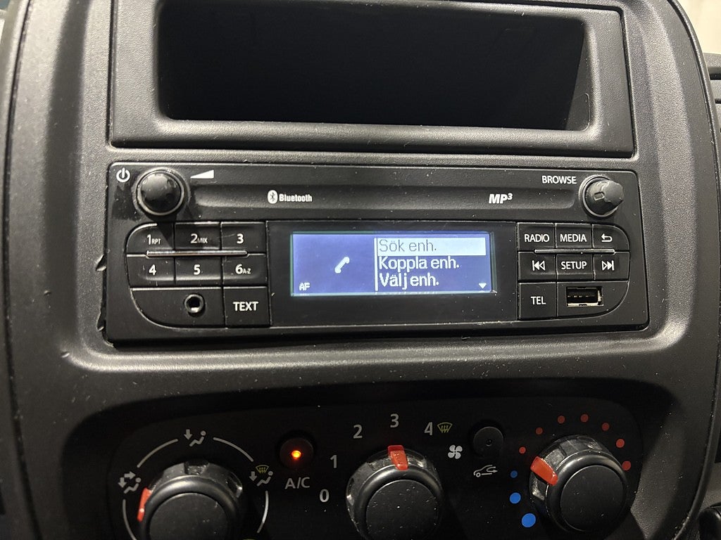Renault trafic Skåpbil 2.7t 1.6 dCi Drag 1 ägare