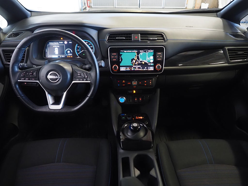 Nissan Leaf N-Connecta|40kWh|Värmepump|360 kamera
