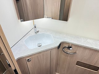 Husbil-integrerad Kabe TMI 910 Imperial GB 27 av 34