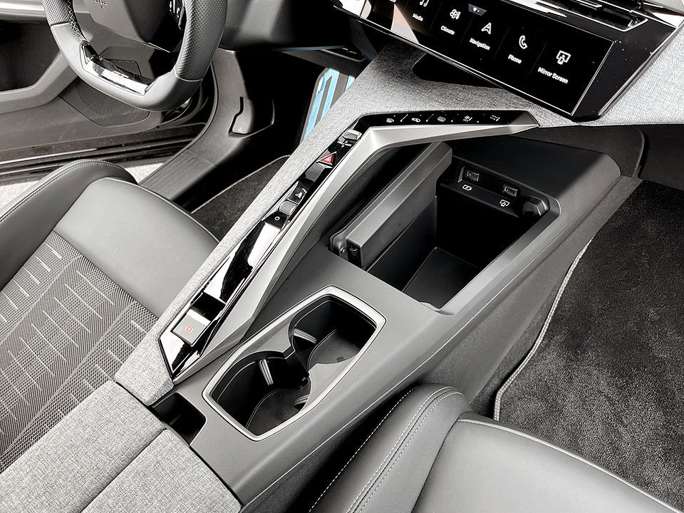Bild på Peugeot 5008 GT Hybrid 145hk Aut 7-SITS B-KAMERA NAVI