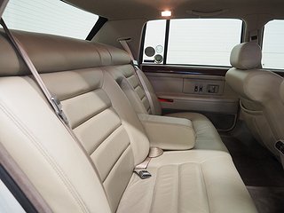 Sedan Cadillac De 13 av 27