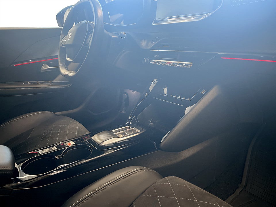 Bild på Peugeot E-208 GT 50kWh 136hk Aut B-KAMERA CARPLAY
