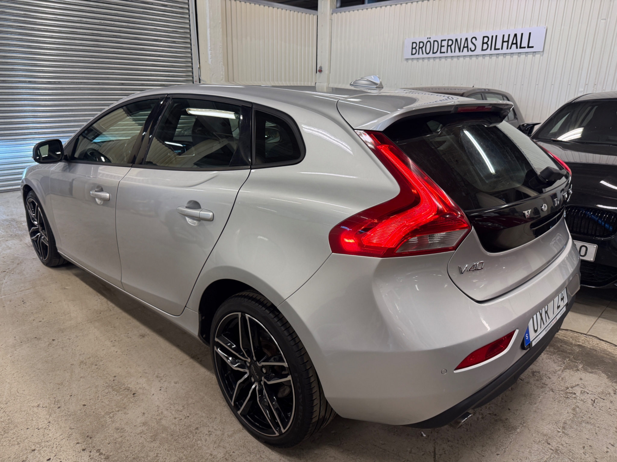 Volvo V40 2017, photo 3/45