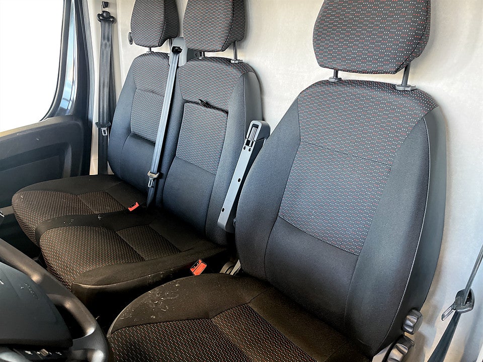 Bild på Peugeot Boxer Van 335 PRO+ 2.2 BHDi 165hk L3H2 B-KAMERA DRAG