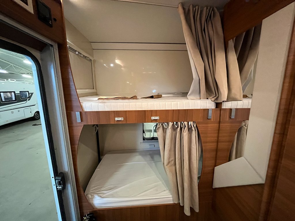 Elnagh Baron 22  / Automat / AC bodel / 7 bältad / B-körkort - Elnagh